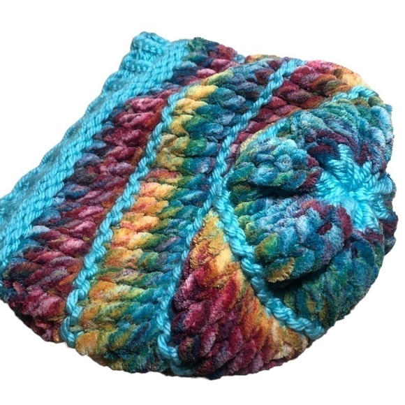 Beautiful Handmade Crochet Heavy Winter Hat - Picture 4 of 5